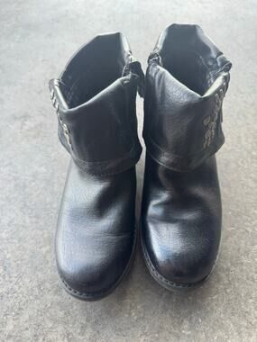 Bare Traps Women's Black Studded Ankle Boots Buckle Zip Size 7M